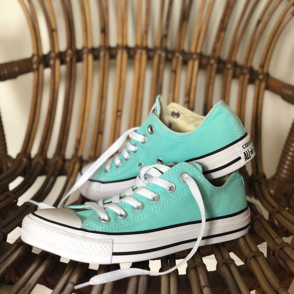 Tiffany Blue Converse Low Tops - W7/M5 - NWOT
